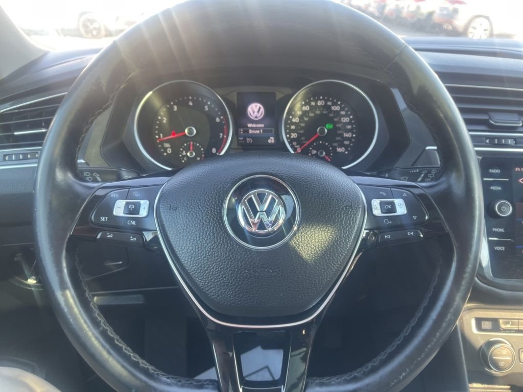Used 2018 Black Volkswagen 2.0T SEL image 19