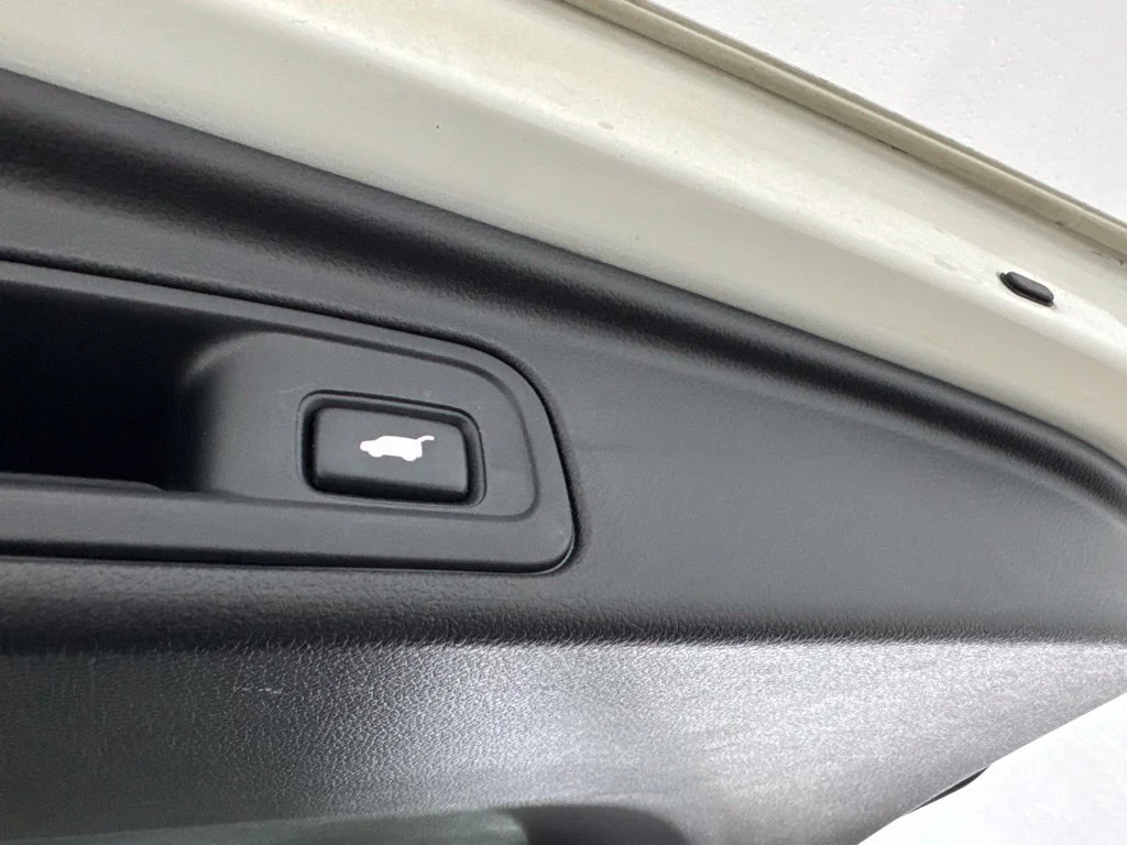 Used 2017 White Honda EX-L image 36