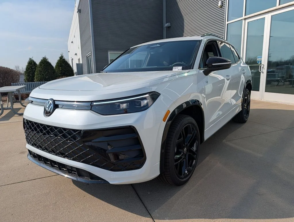 New 2026 White/off-white Volkswagen 2.0T SE R-Line Black image 8