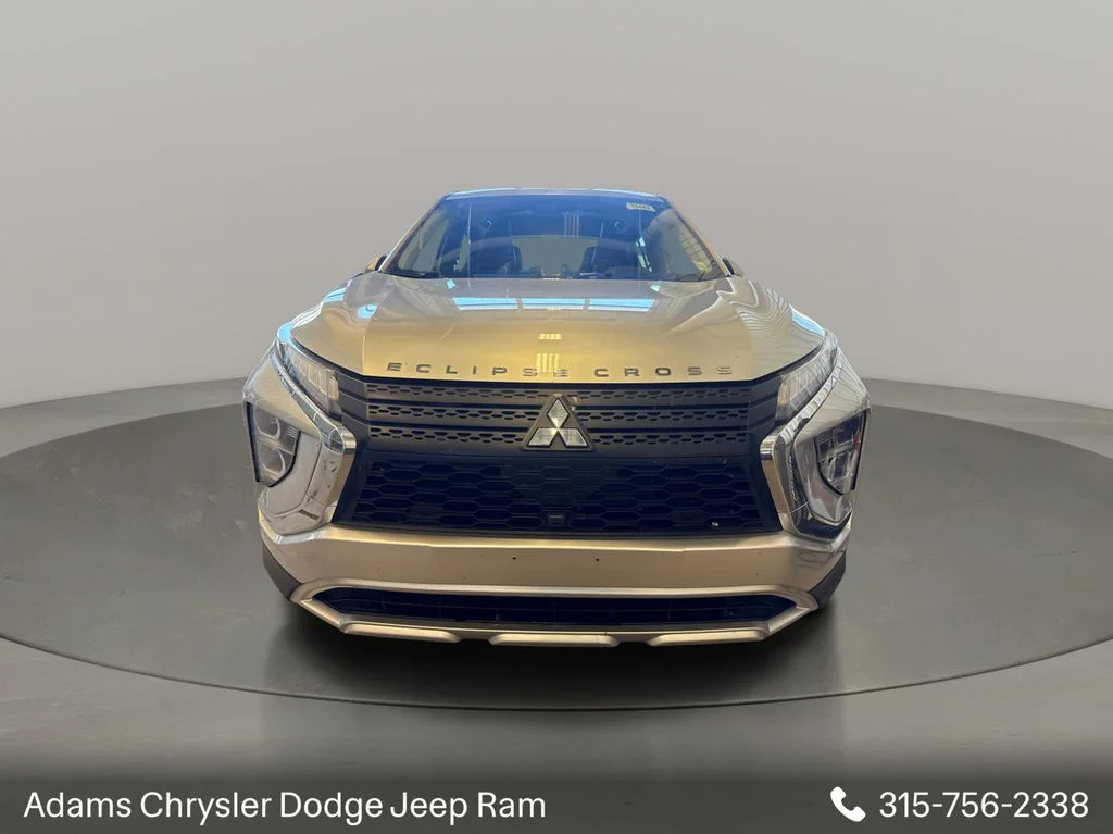 Used 2025  Mitsubishi SE image 2