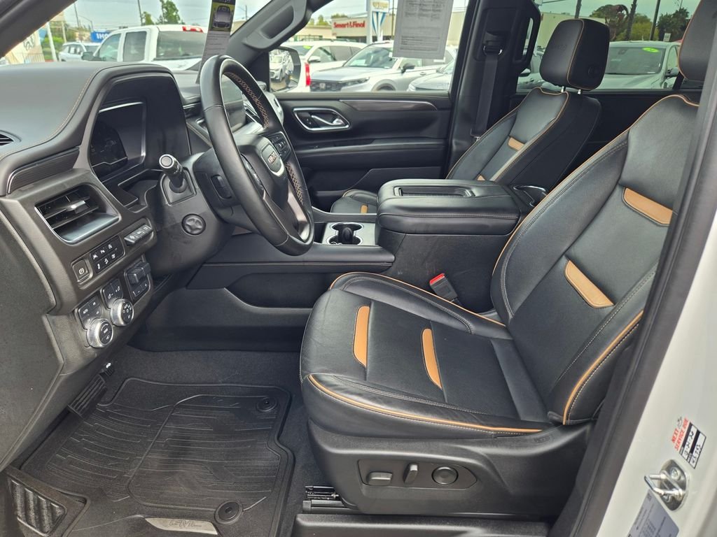 Used 2023 White GMC AT4 image 11