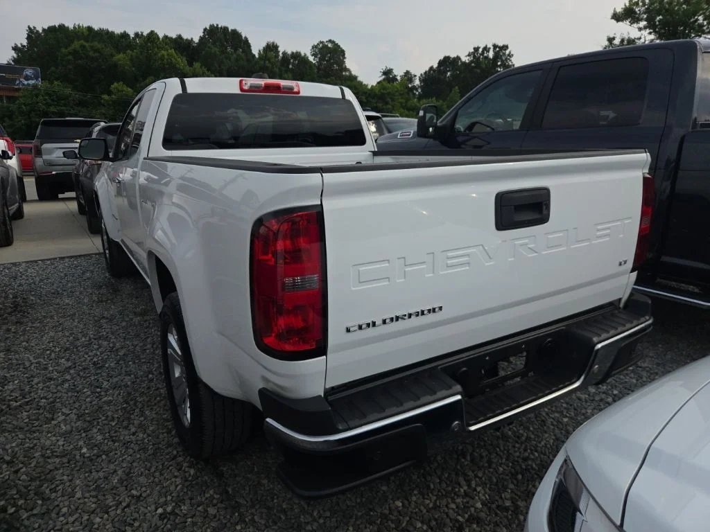 Used 2022 White Chevrolet LT image 4