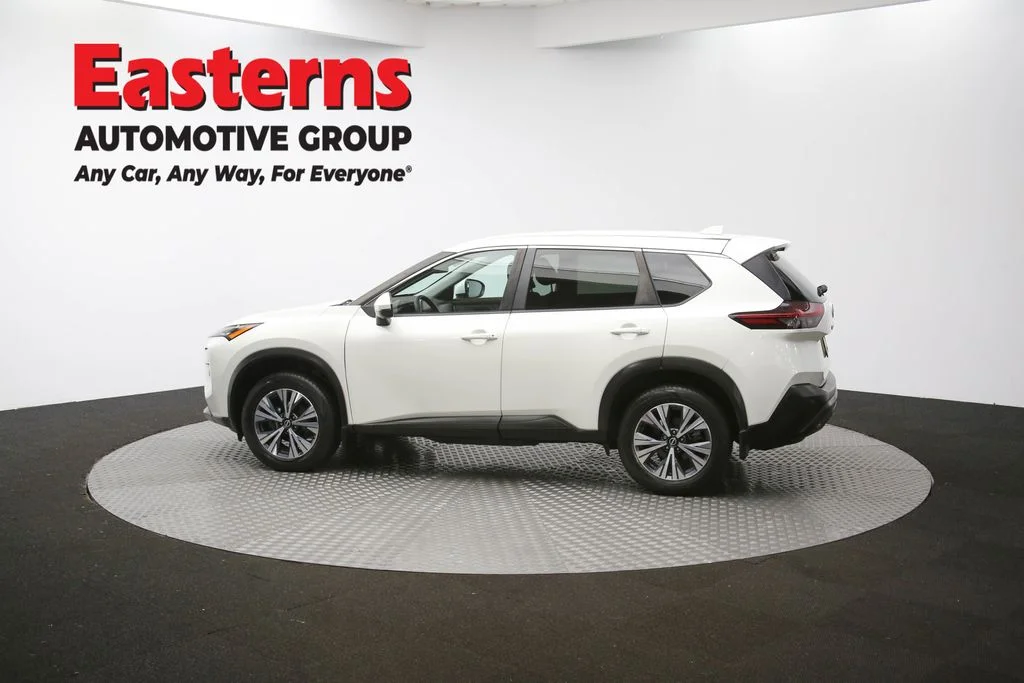 Used 2022 White Nissan SV image 59