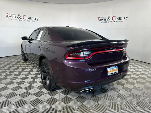 Used 2020  Dodge SXT image 9