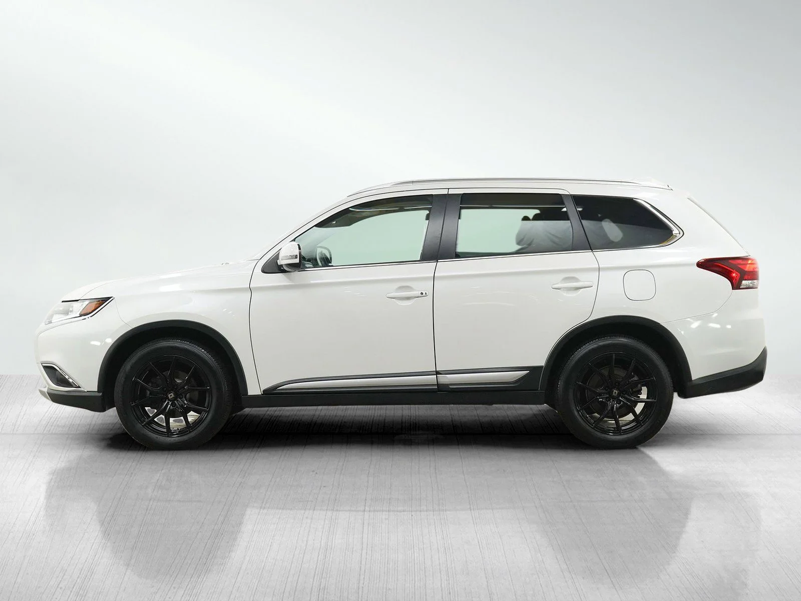 Used 2017 Mitsubishi Outlander SEL with VIN JA4AZ3A32HZ034771 for sale in Hopkins, Minnesota