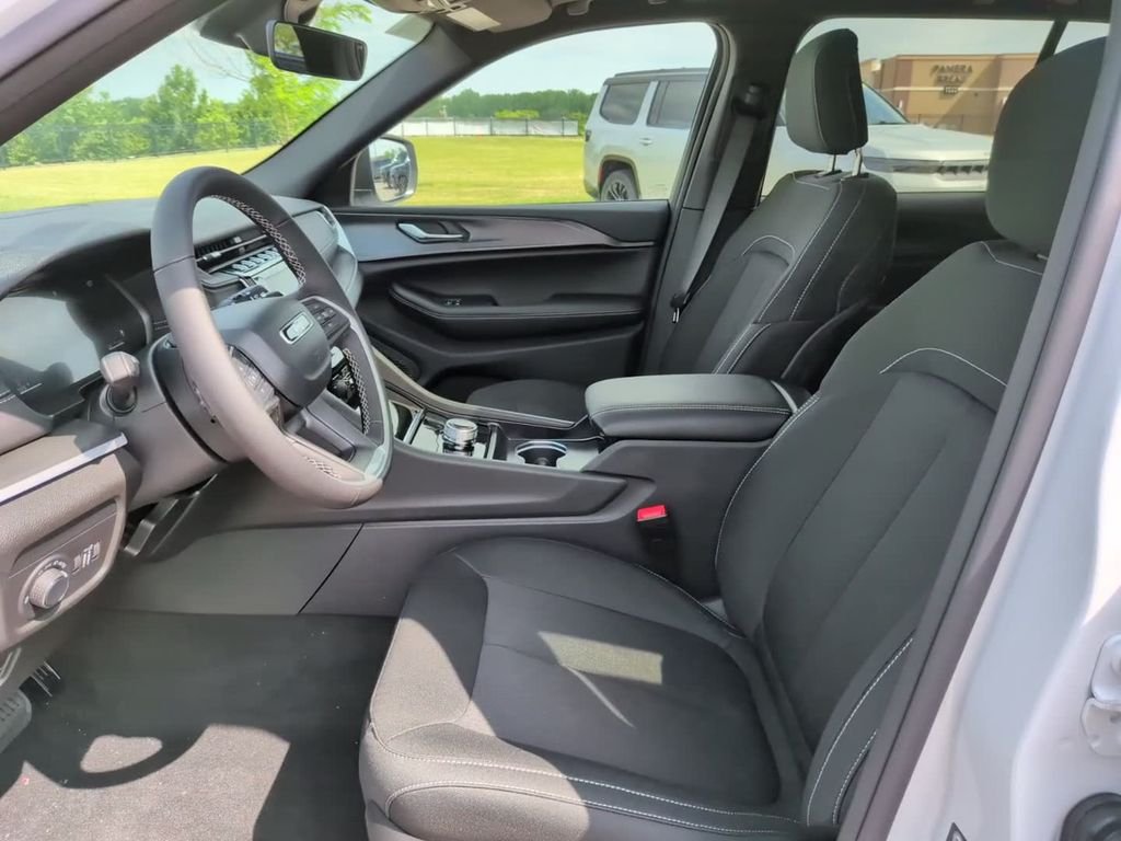 New 2026 White Jeep Laredo X image 20