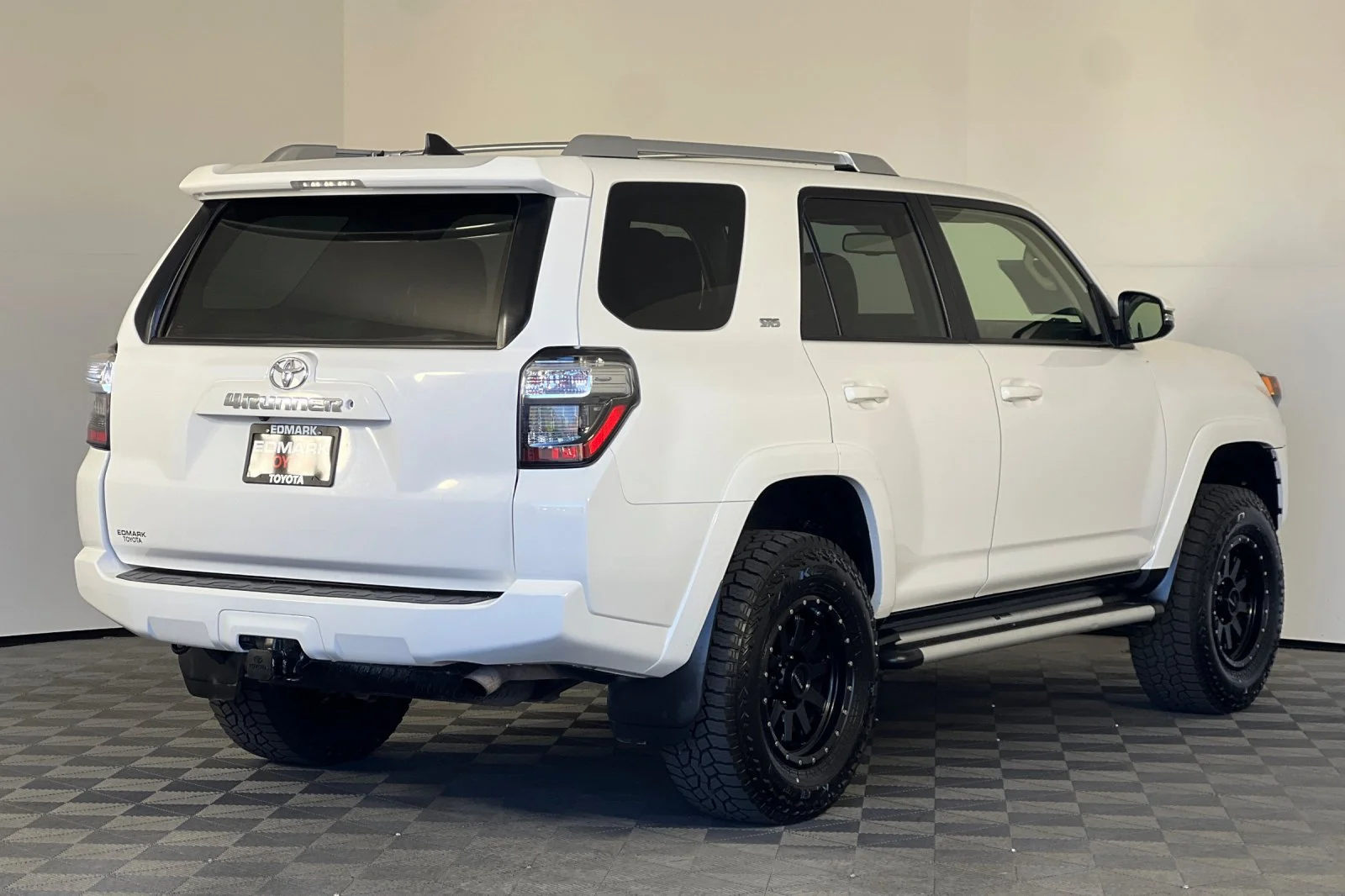 Used 2018 Super White Toyota SR5 Premium image 3