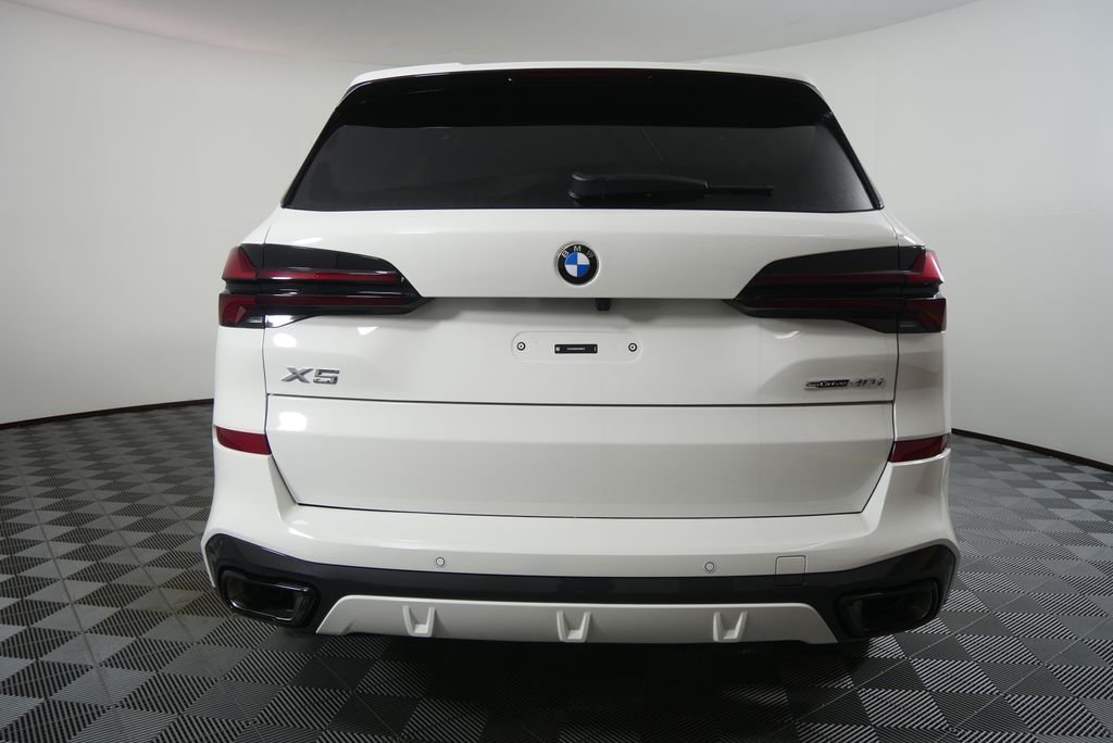 New 2026 Alpine White BMW sDrive40i image 4