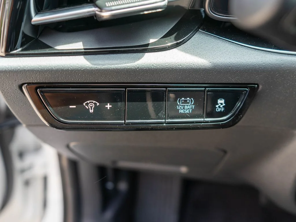 New 2026 Snow White Pearl Kia EX image 17