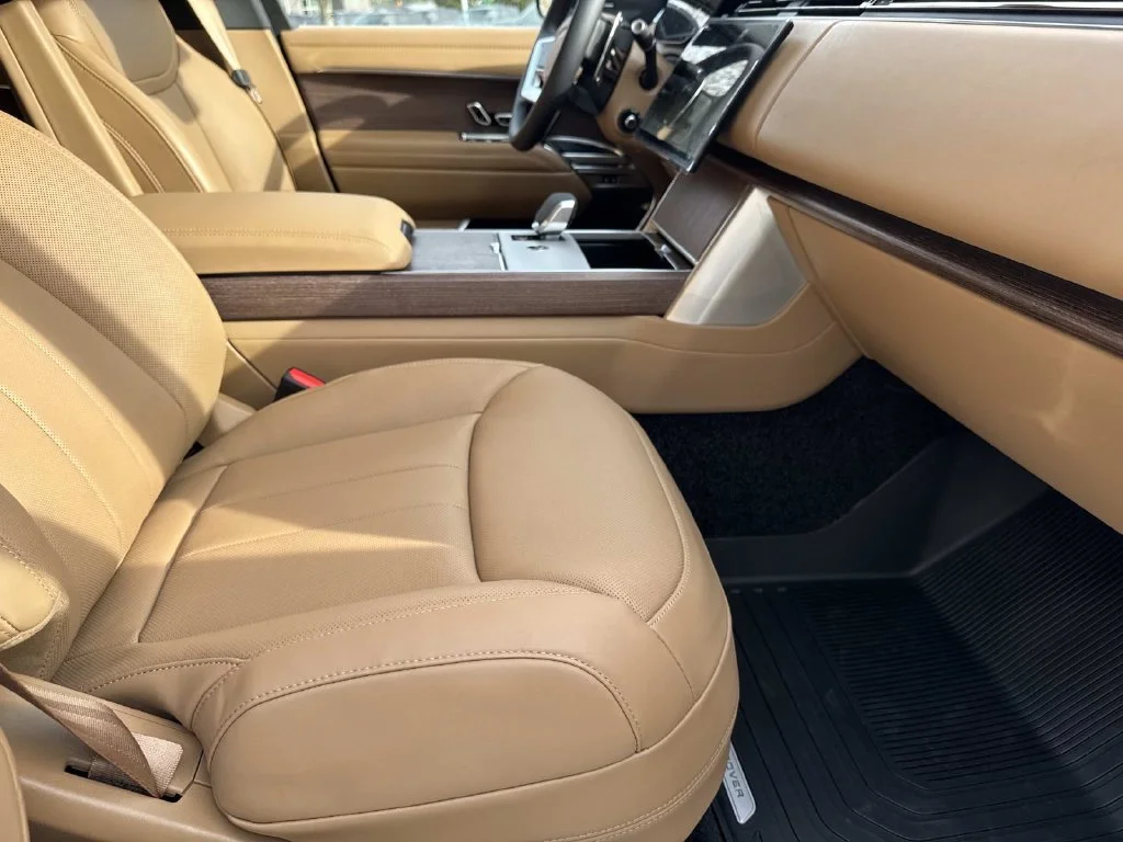 New  White Land Rover SE image 7