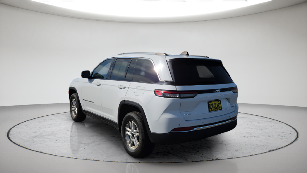 Used 2023 White Jeep Laredo image 15