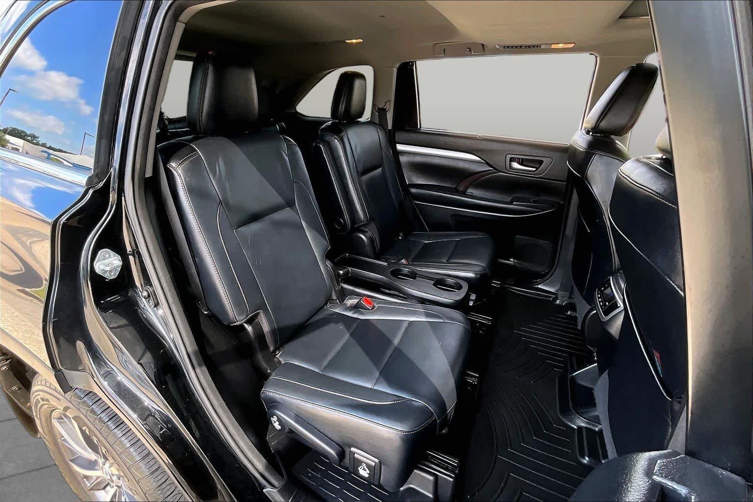 Used 2017 Midnight Black Metallic Toyota XLE image 19