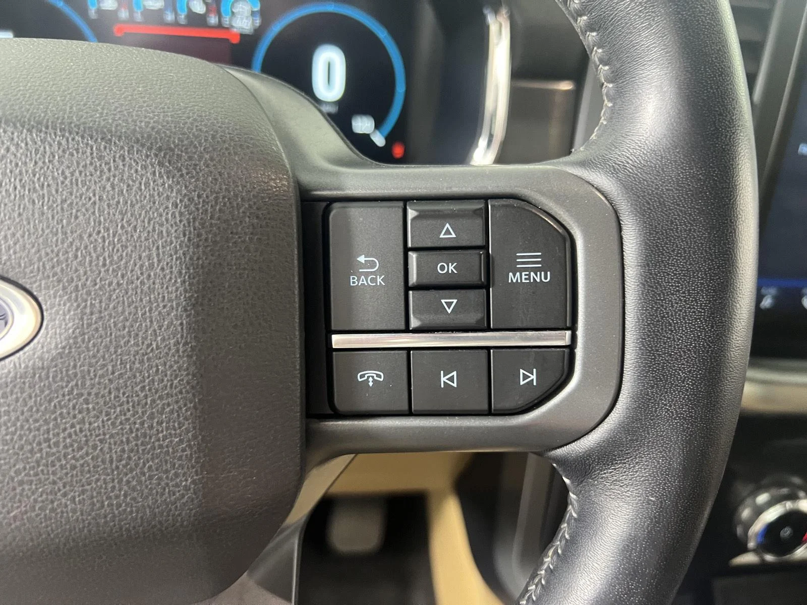 Used 2022 Smoked Quartz Metallic Tinted Clearcoat Ford LARIAT image 15