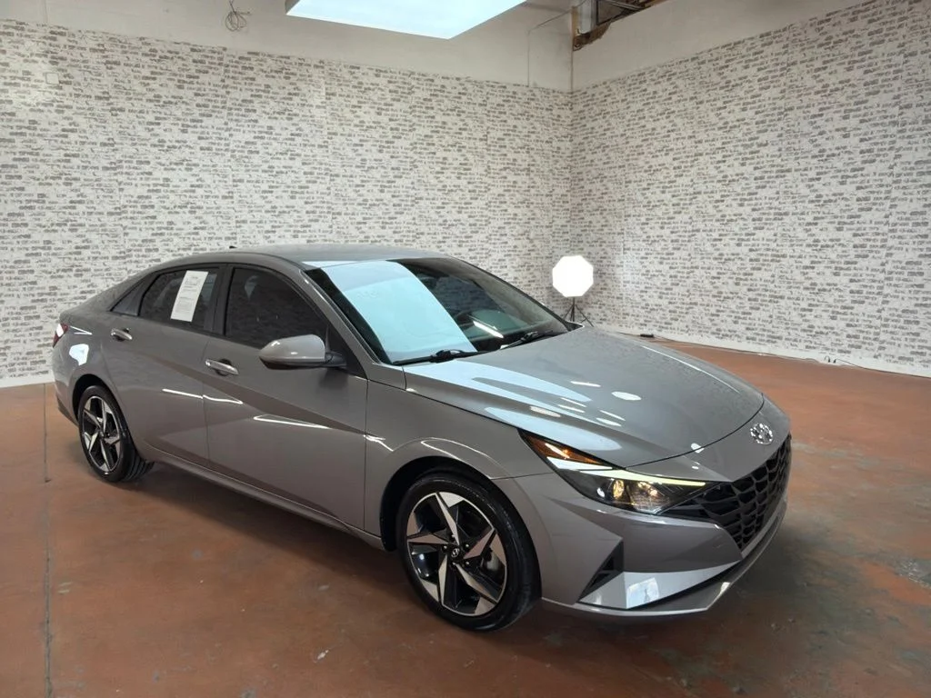 Used 2023 Fluid Metal Hyundai SEL image 1