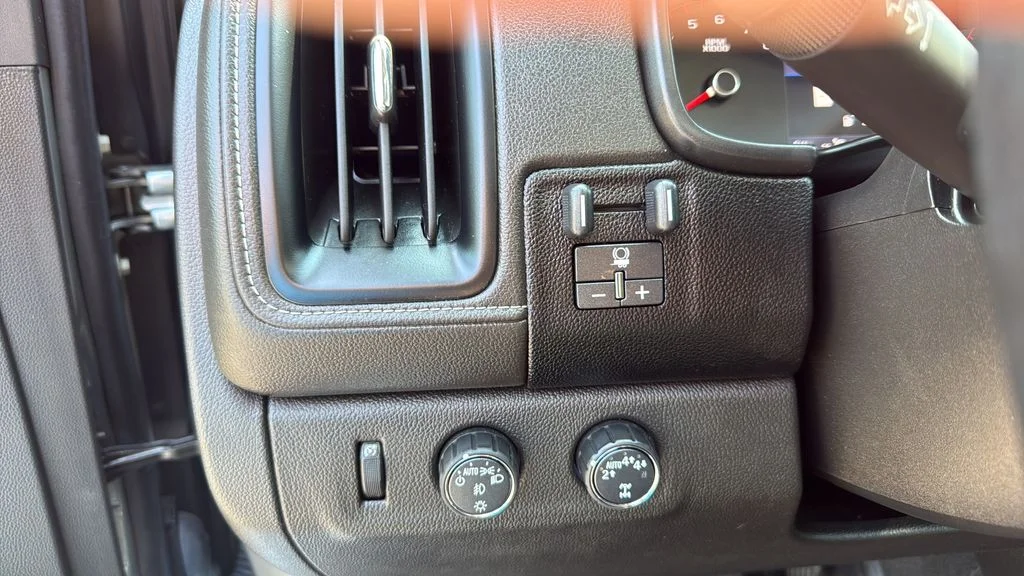 Used 2022 Gray GMC Denali image 19