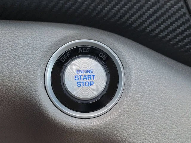 Used 2019 Silver Hyundai Value image 27