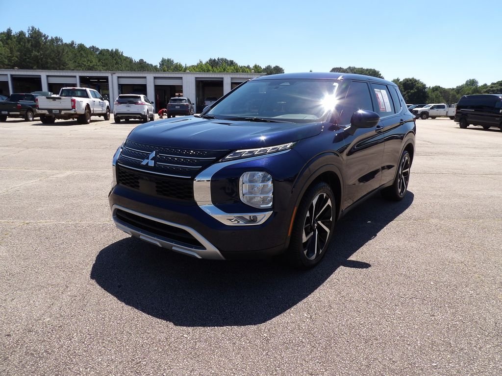 Used 2024 Cosmic Blue Metallic Mitsubishi SE Black Edition image 4