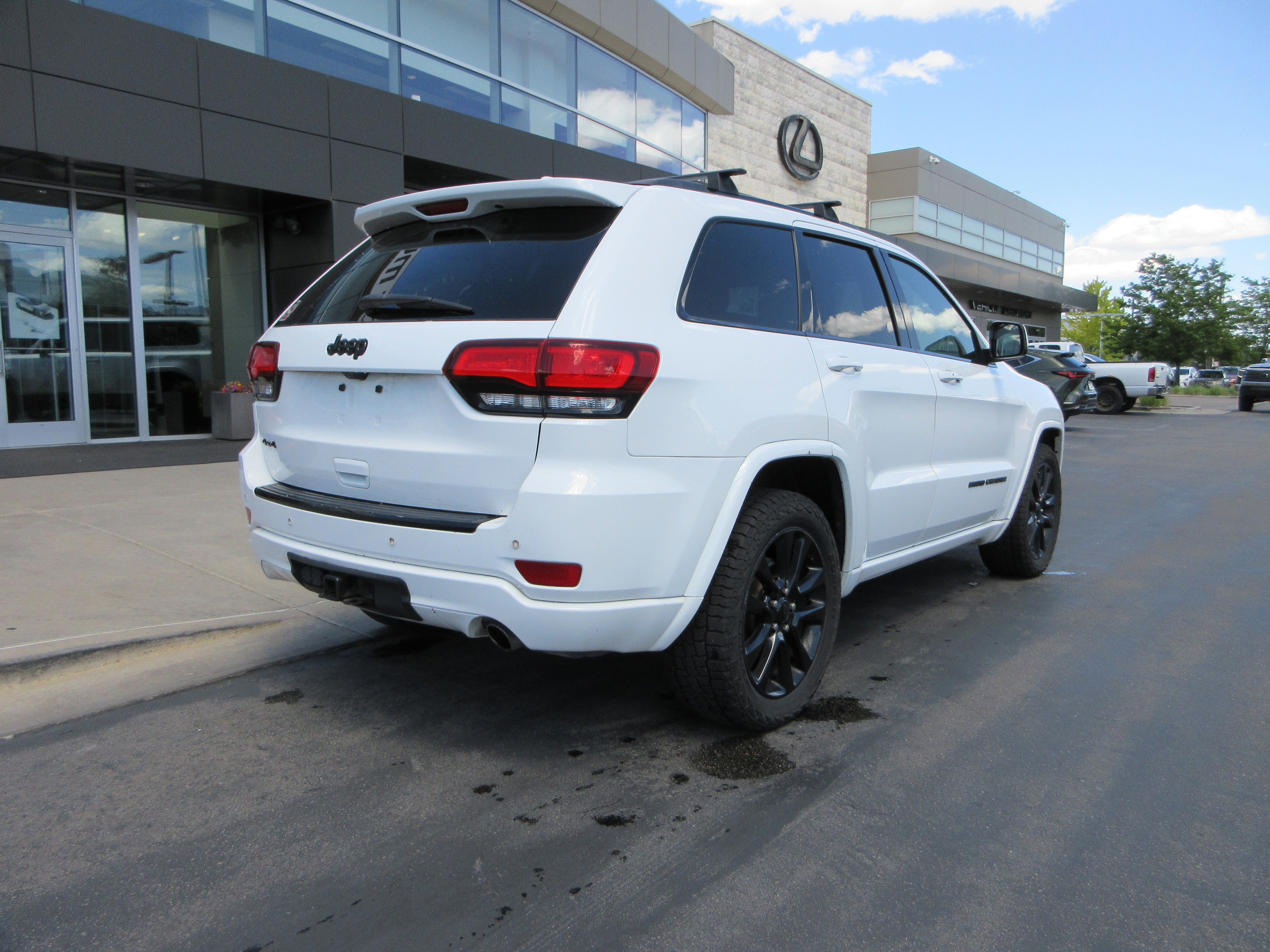 Used 2017 Bright White Clearcoat Jeep Altitude image 9