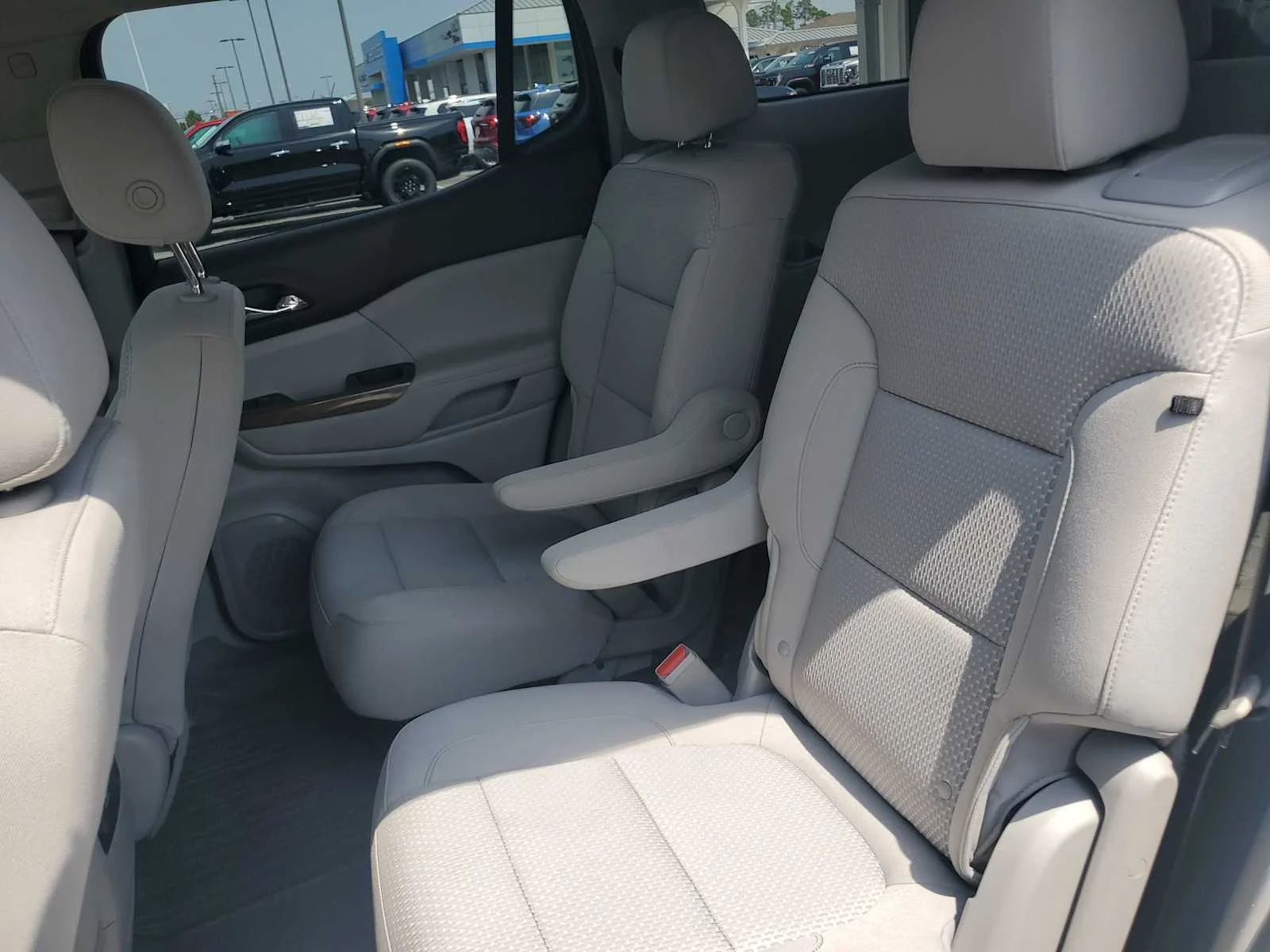 Used 2020 SUMMIT WHITE GMC SLE image 23