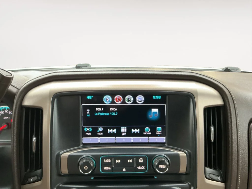 Used 2017 WHITE FROST TRICOAT GMC Denali image 20