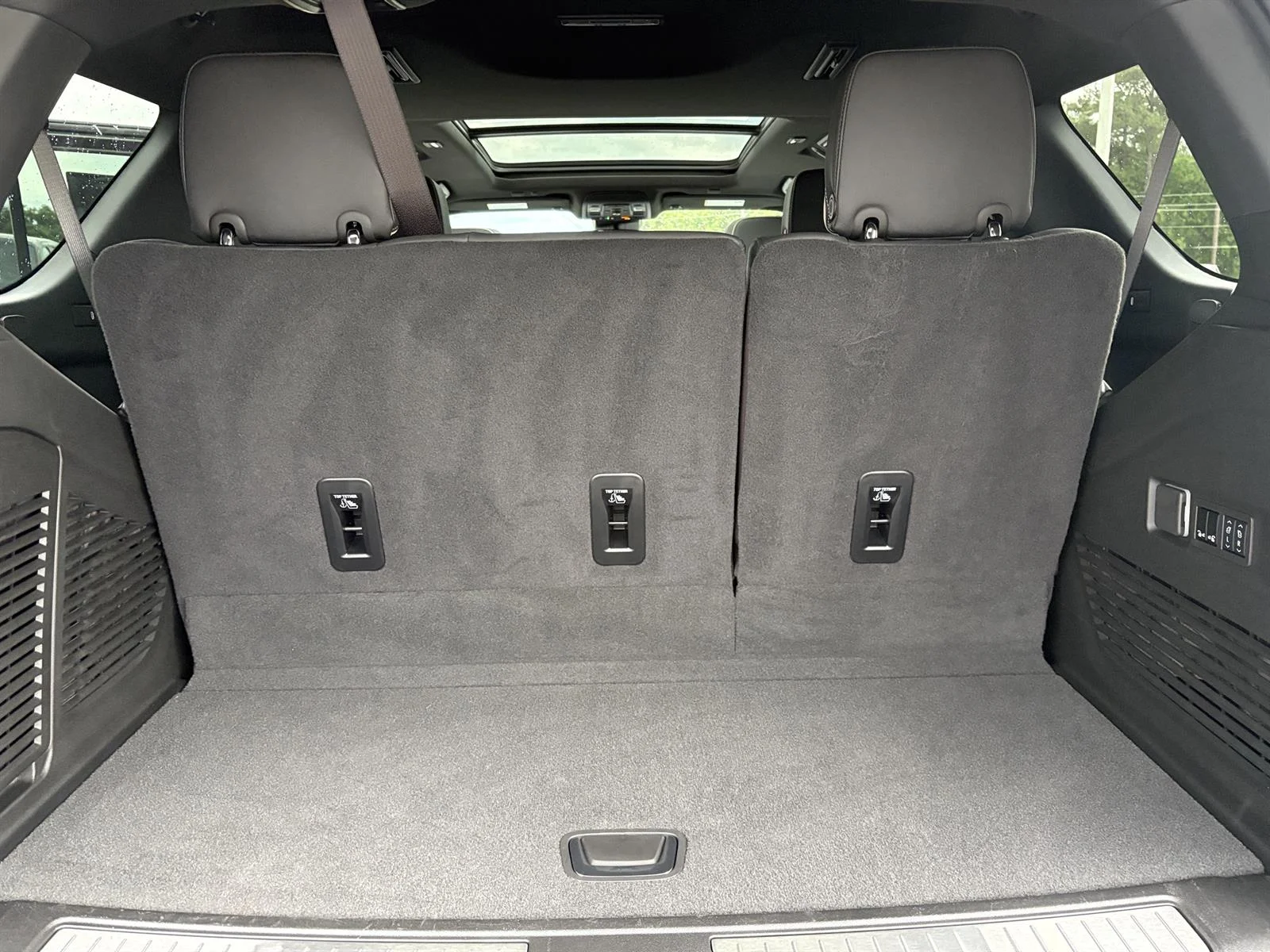 Used 2024 Sterling Gray Metallic Chevrolet Premier image 25