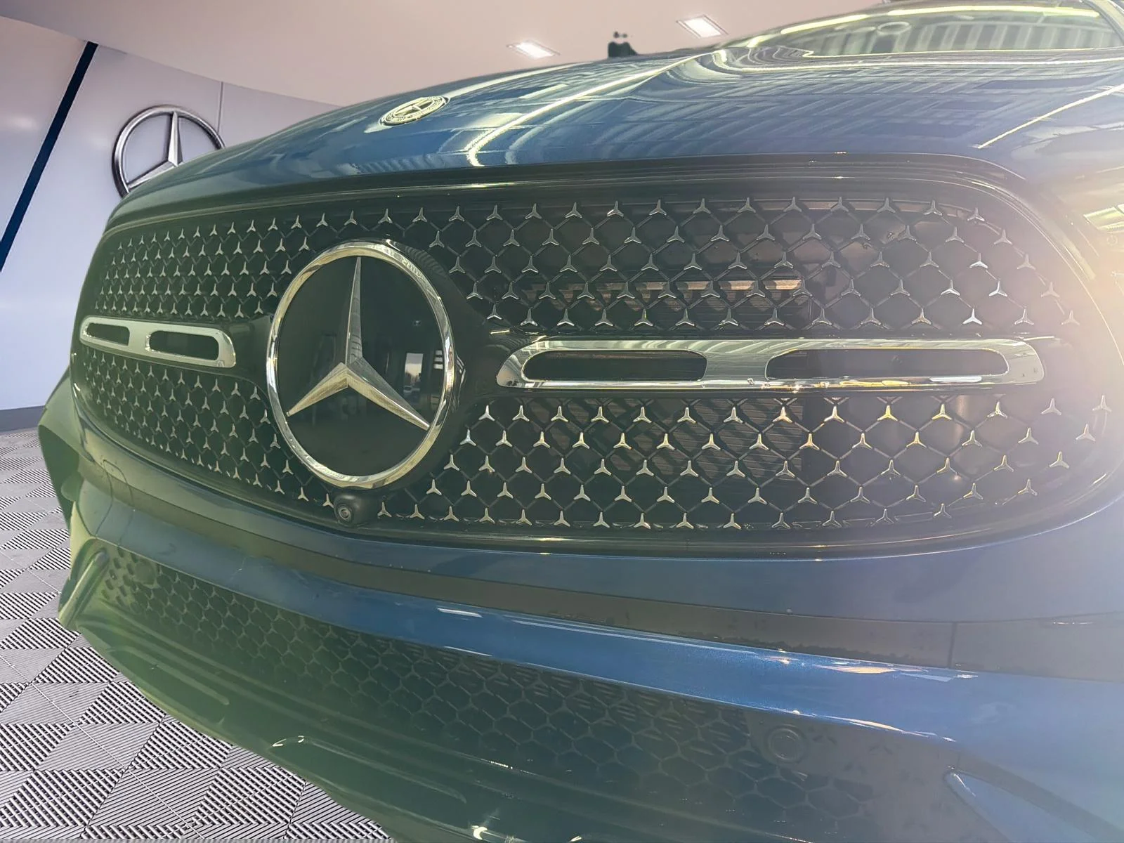 New 2026 White Mercedes-Benz 300 4matic Suv image 25