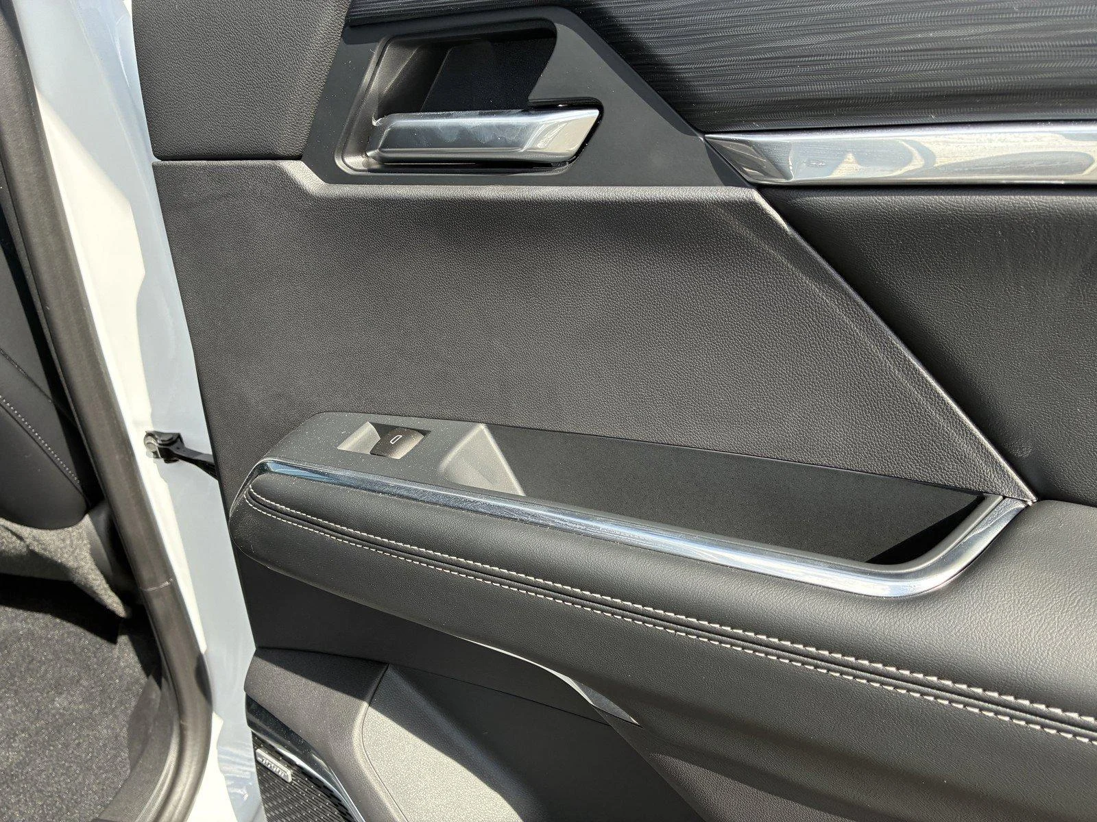 New 2026 Summit White GMC Elevation image 12