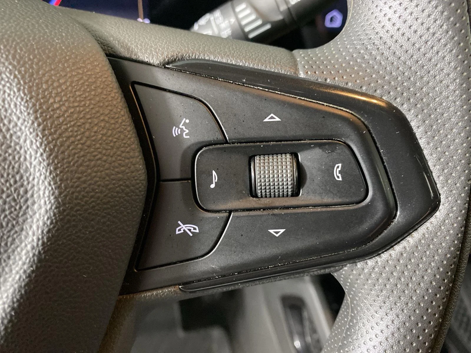 Used 2024 Fountain Blue Chevrolet LT image 14