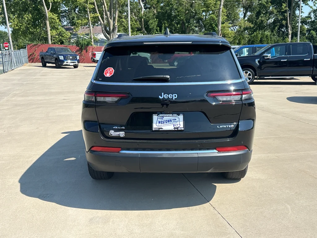 Used 2023 Diamond Black Jeep Limited image 5