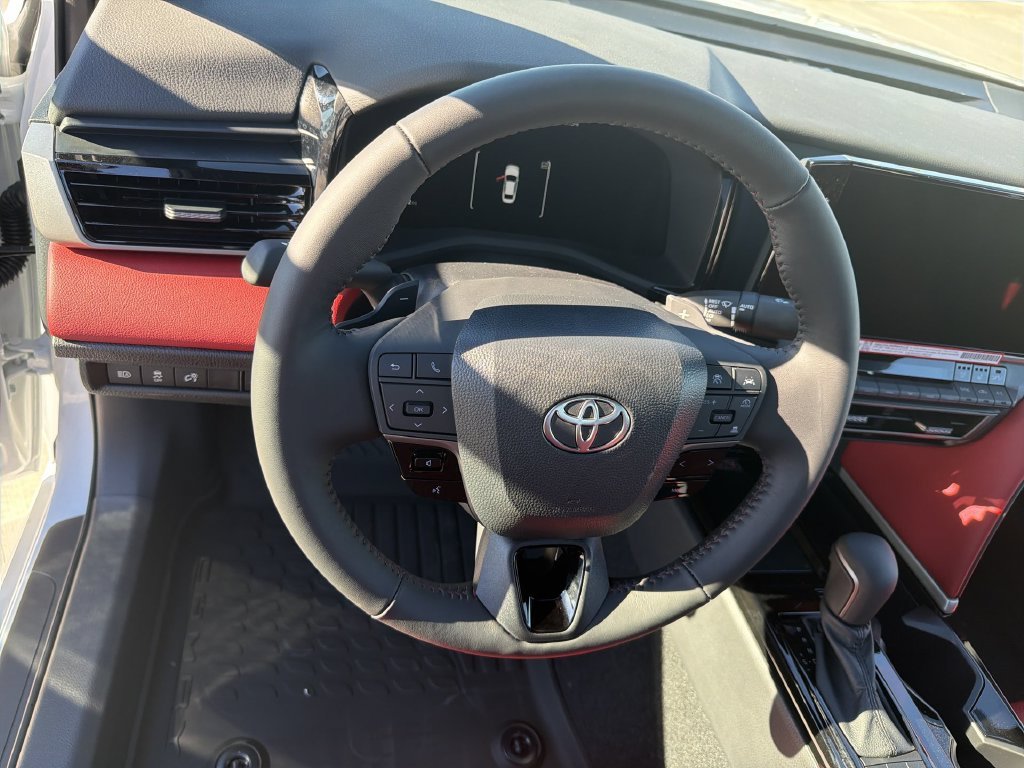 New 2026 Wind Chill Pearl with Midnight Black Metallic roof <sup>1</sup> Toyota  XSE image 16