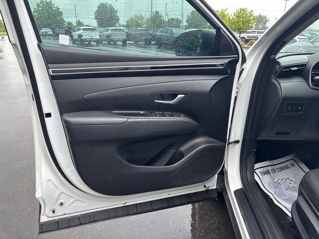 Used 2023 White Hyundai SE image 14