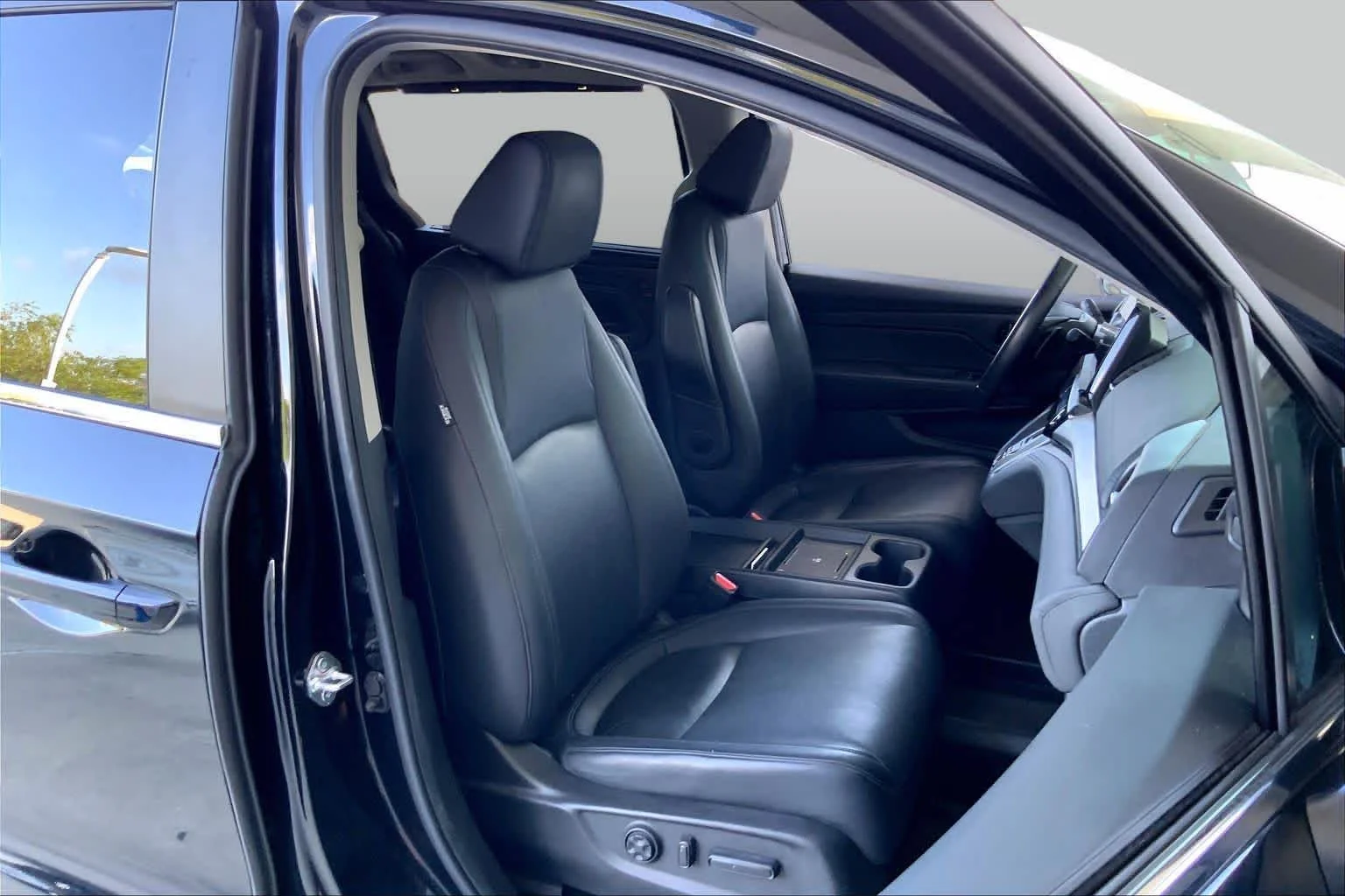 Used 2025 Crystal Black Pearl Honda EX-L image 9