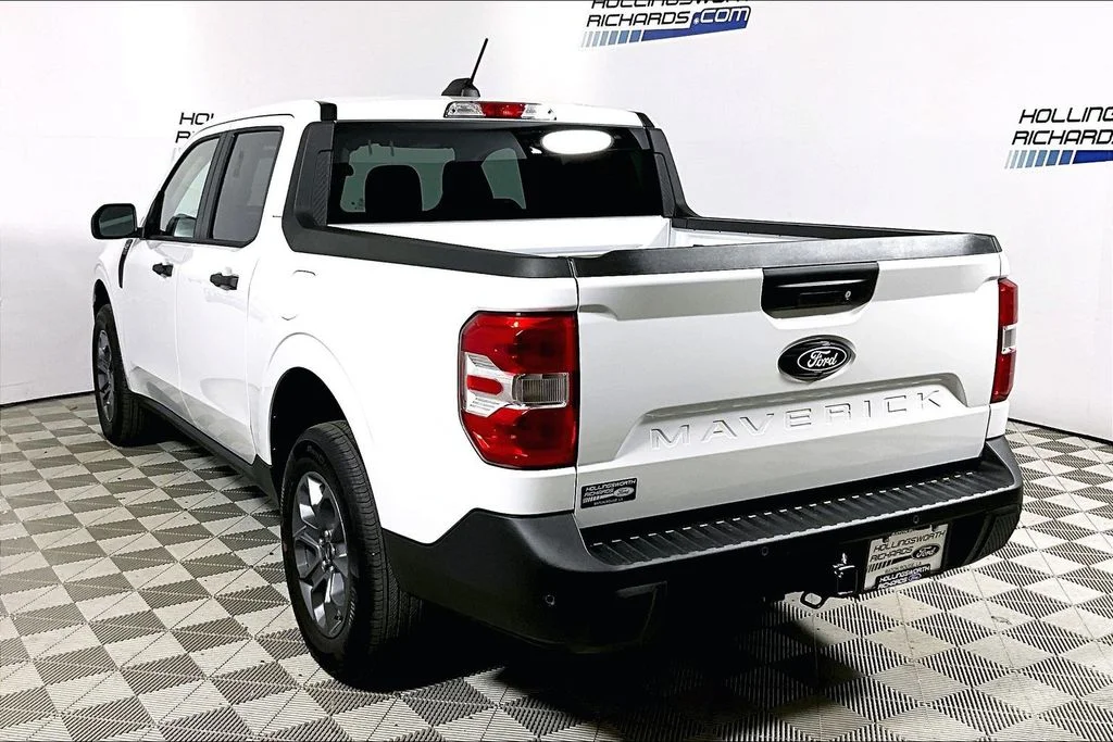 New 2026 Oxford White Ford XLT image 3
