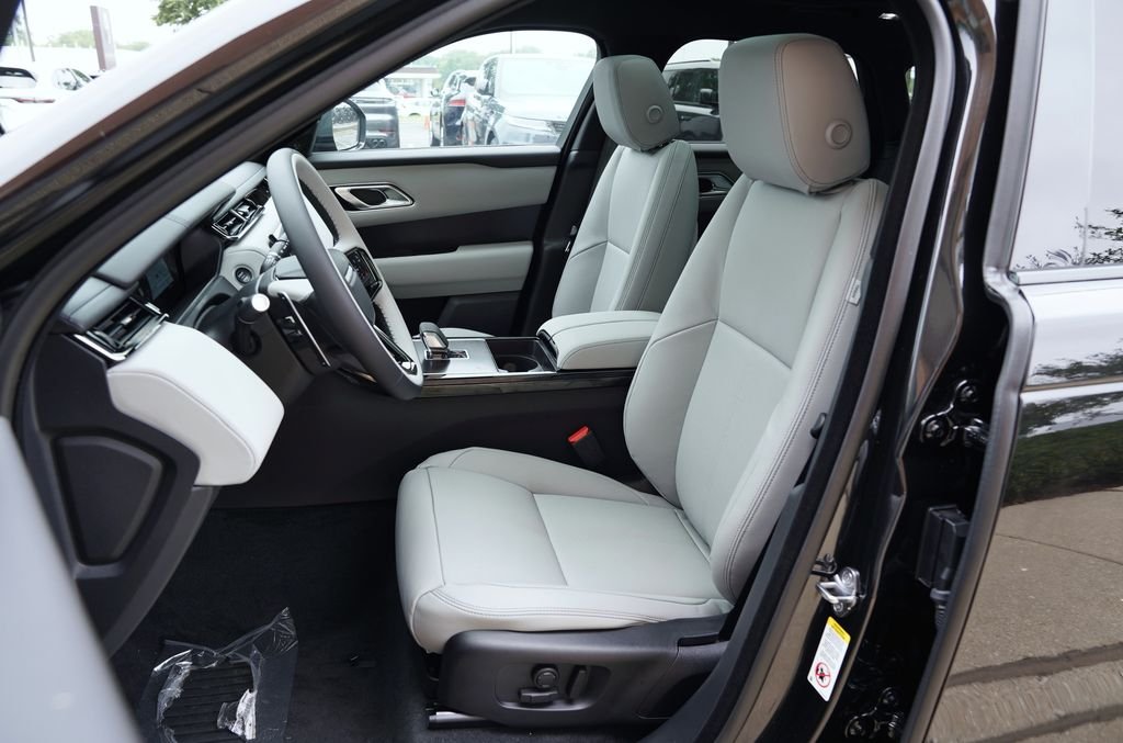 New 2026 Santorini Black Land Rover Belgravia Edition image 12