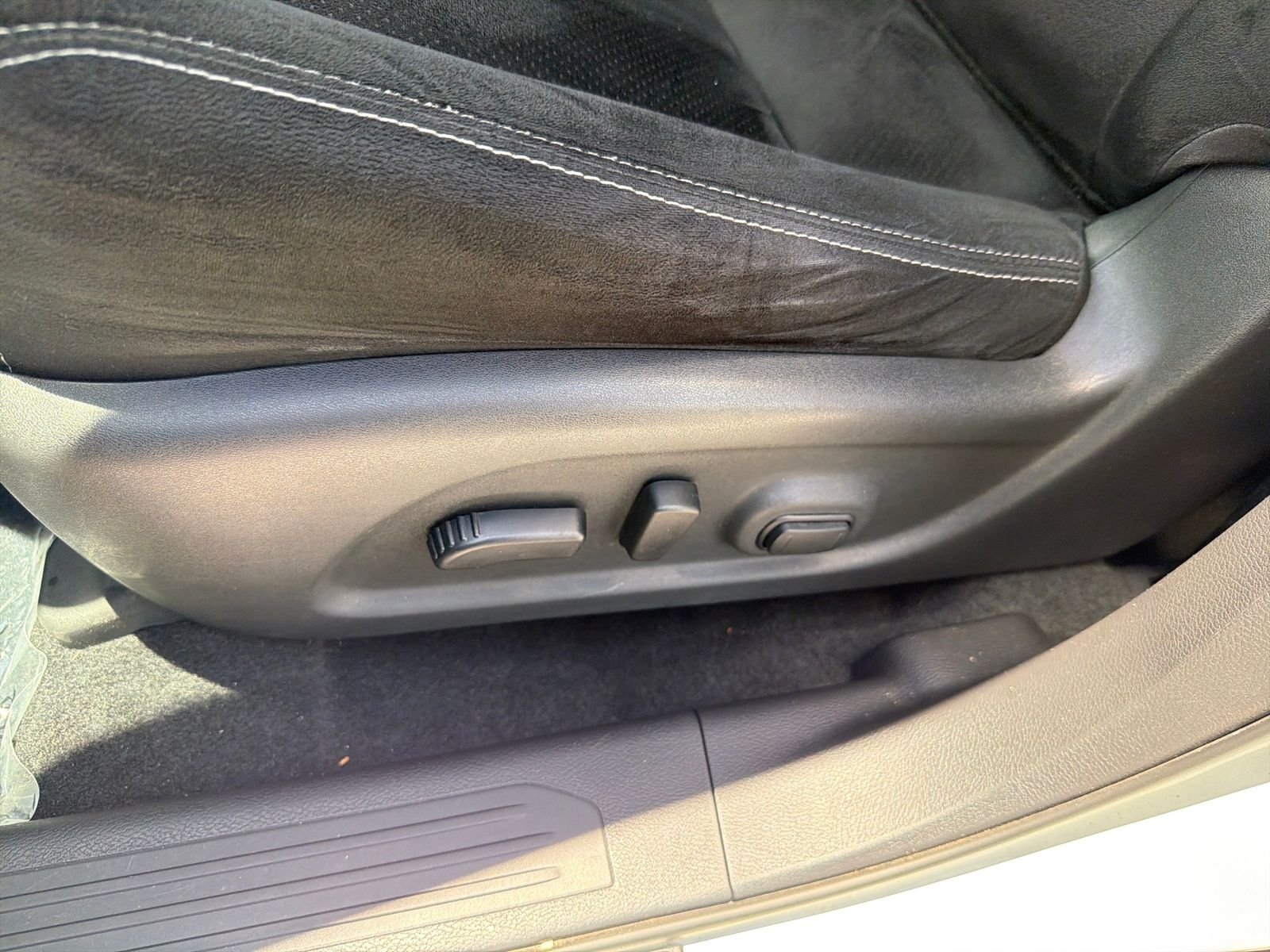 Certified Used 2021 White Nissan SV image 27
