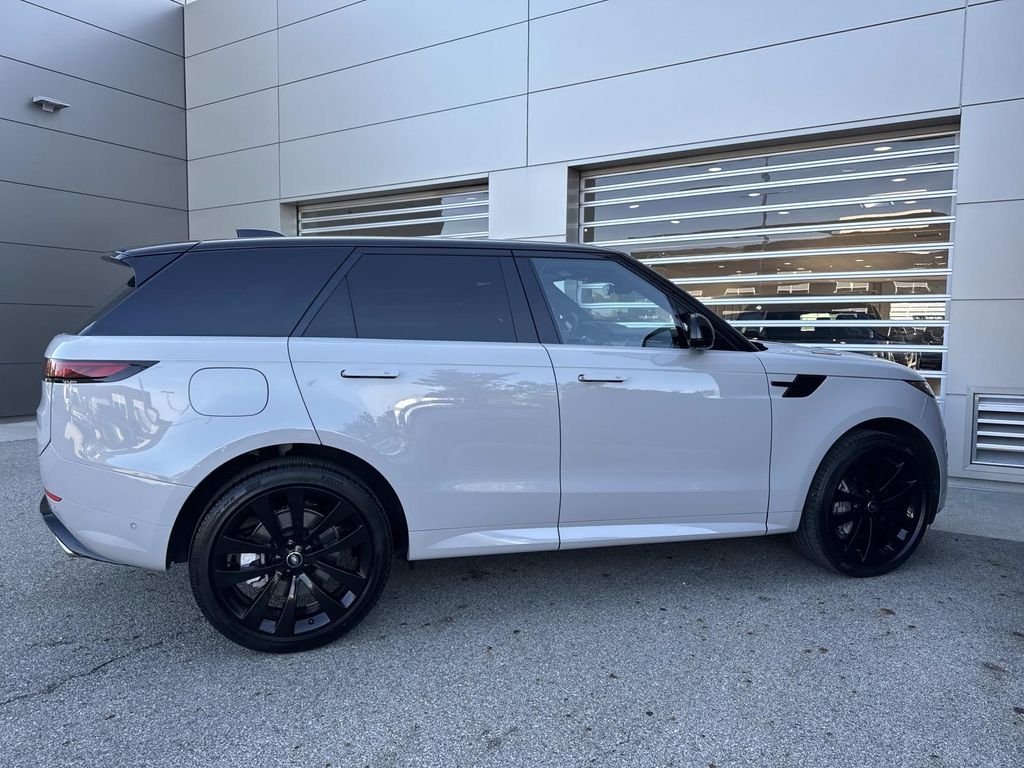 Used 2025 Gray Land Rover Dynamic SE image 8