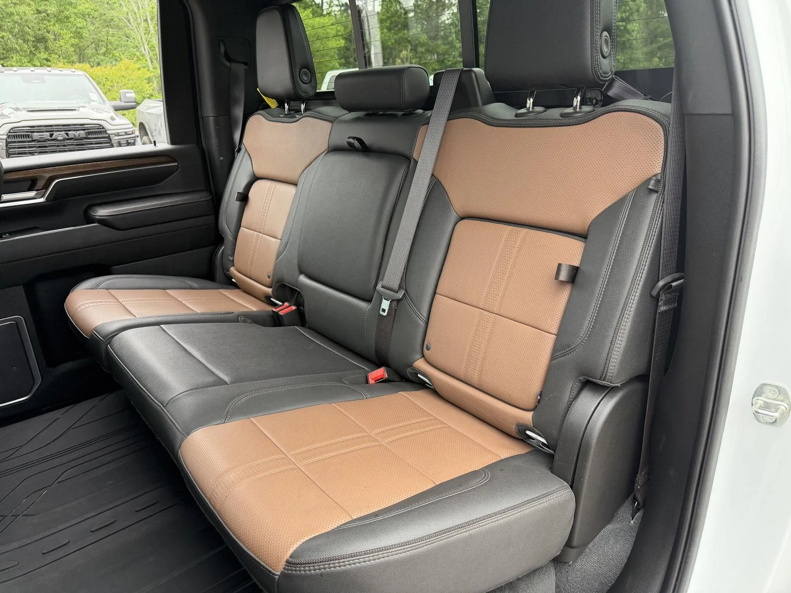 2024 Chevrolet Silverado 3500HD High Country - Photo 18