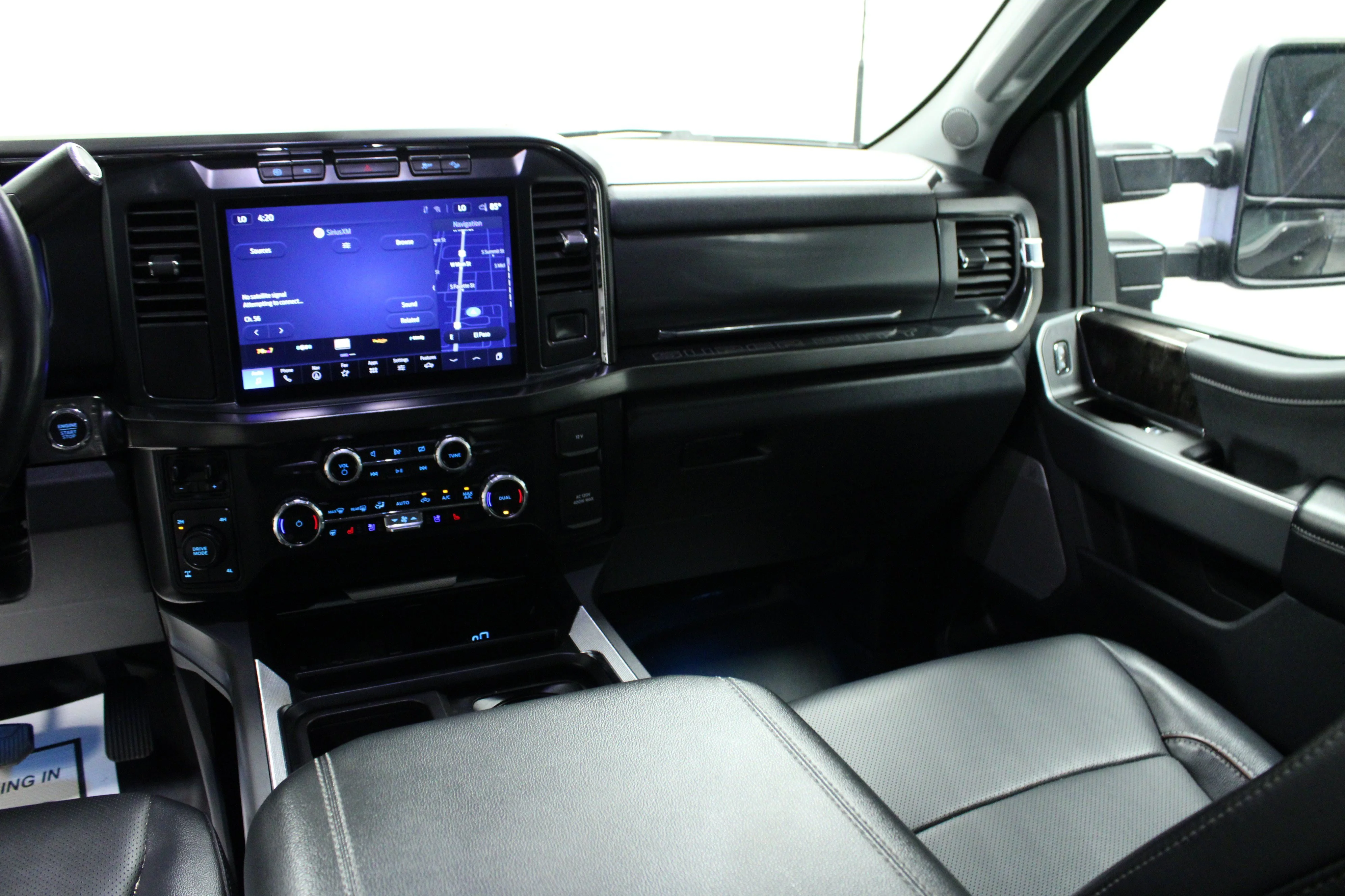 Used 2023 Agate Black Metallic Ford LARIAT image 19