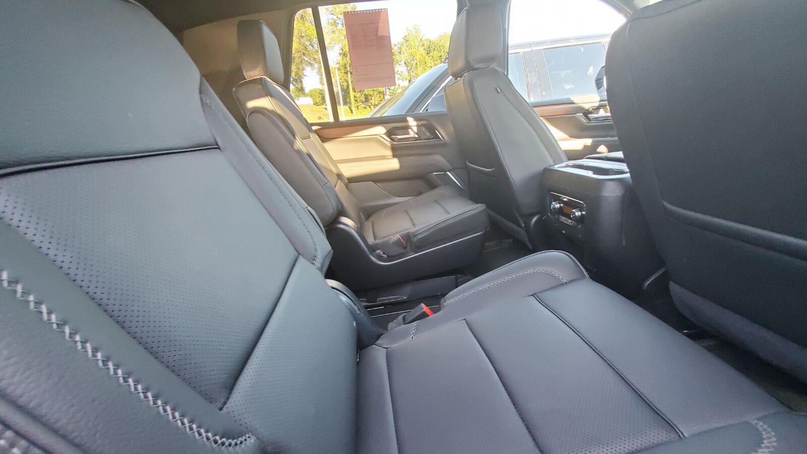 Used 2025 White Frost Tricoat GMC Denali image 6