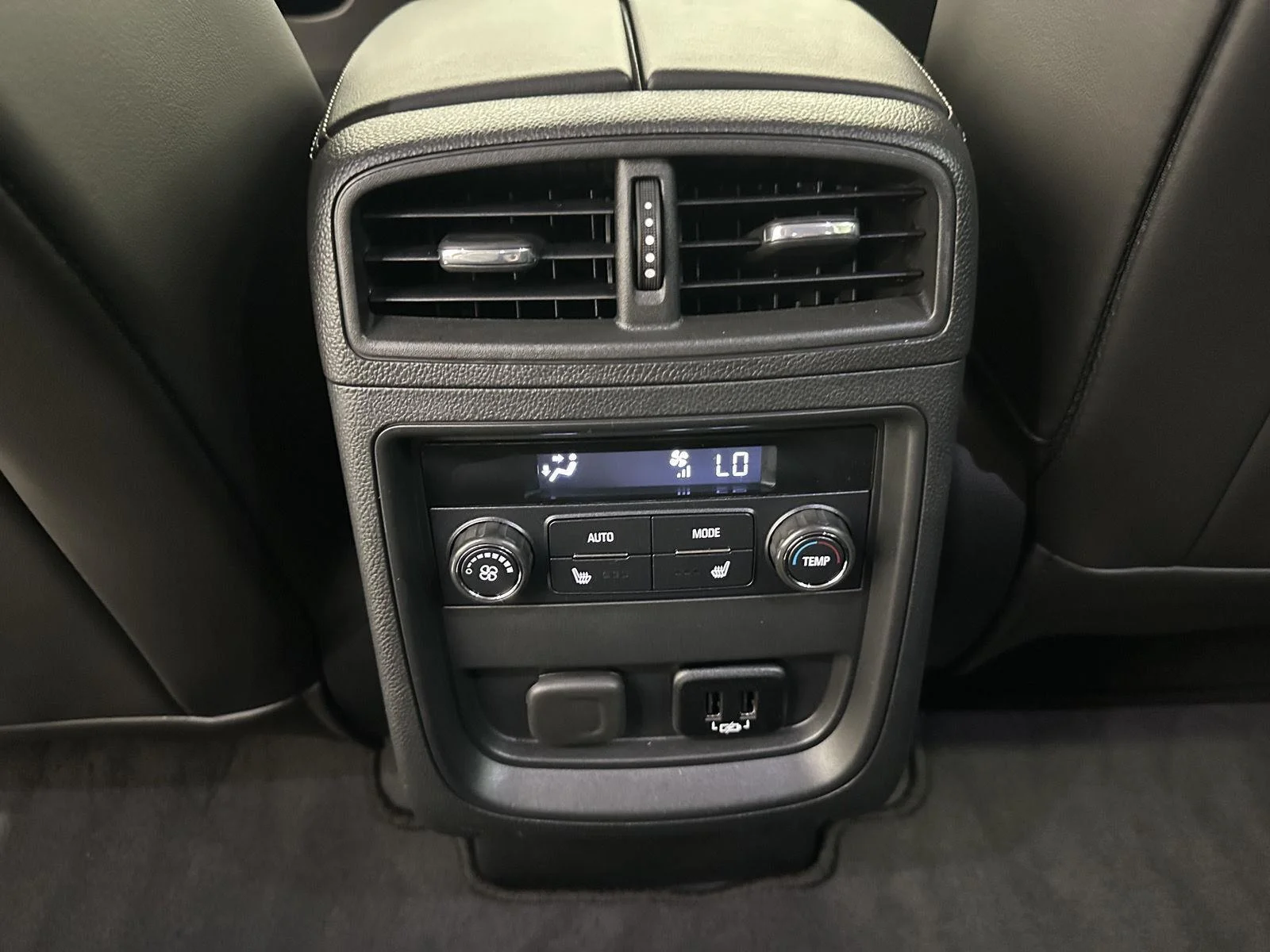 Used 2017 EBONY TWILIGHT METALLIC Buick Essence image 19