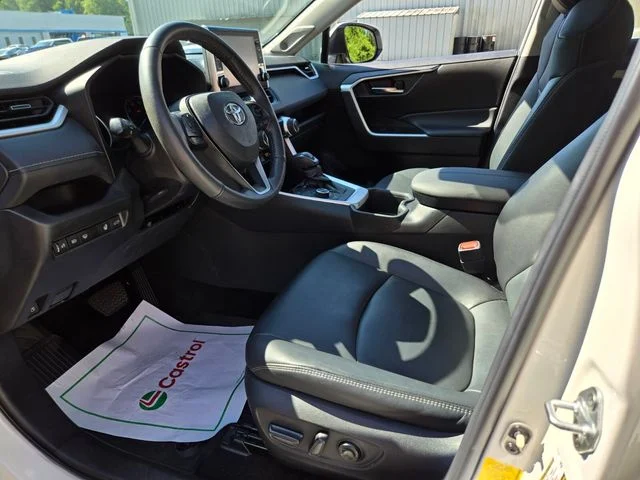 Used 2022 White Toyota XLE Premium image 10
