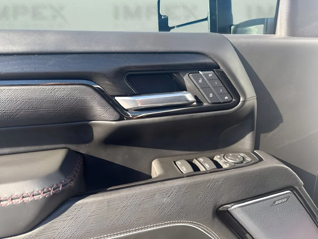 Used 2025 White GMC AT4X image 28