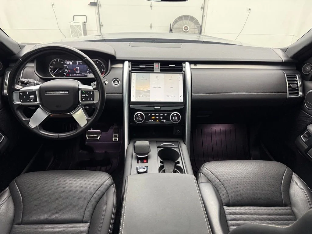 Used 2023  Land Rover S R-Dynamic image 4