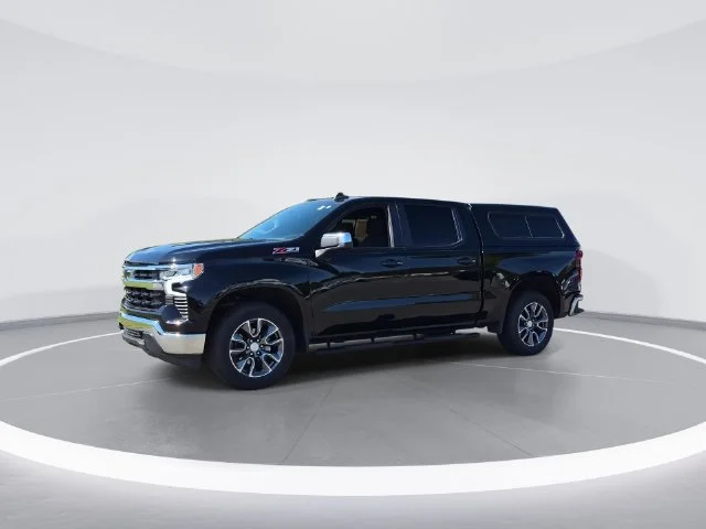 Used 2025 Black Chevrolet LT image 4