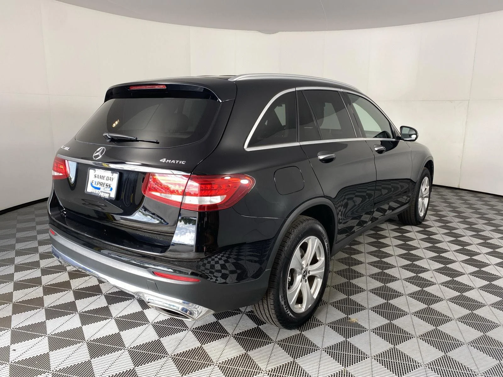 Used 2018 Obsidian Black Metallic Mercedes-Benz GLC 300 image 5