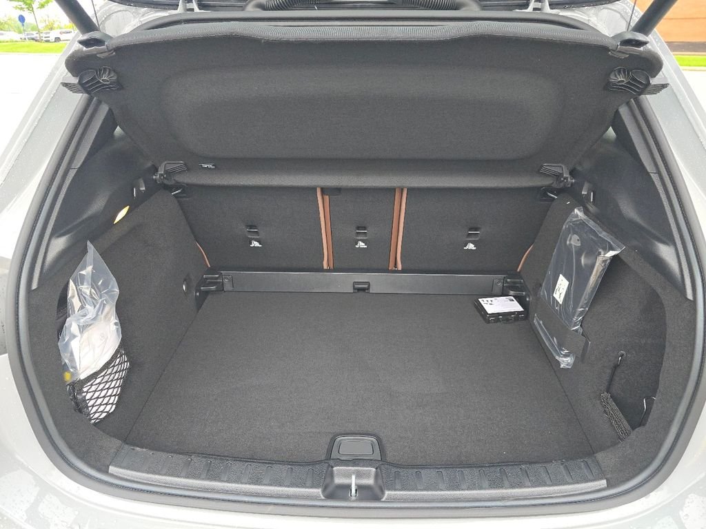 New 2026 MANUFAKTUR Alpine Grey Mercedes-Benz GLA 35 AMG® image 18
