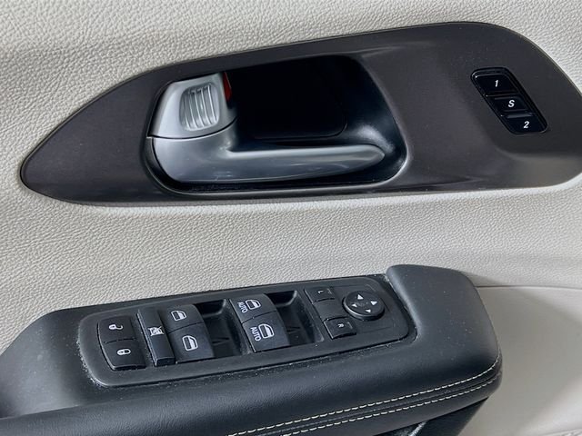 2024 Chrysler Pacifica Touring L - Photo 9