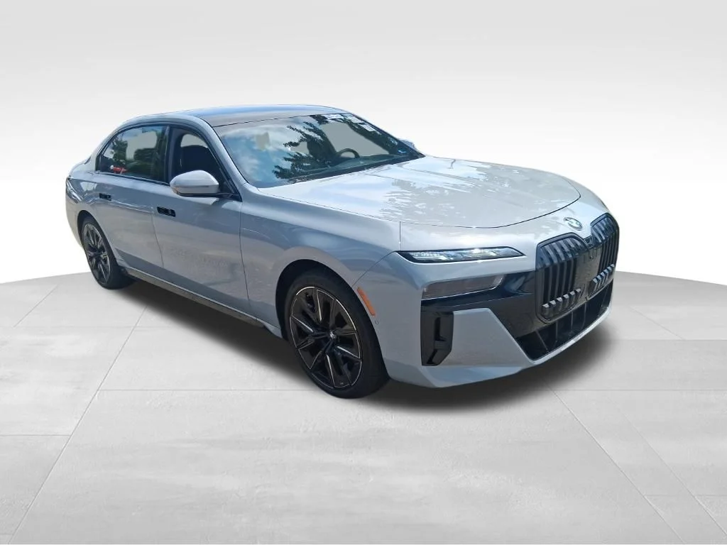 Used 2023 Gray BMW 760i xDrive image 3