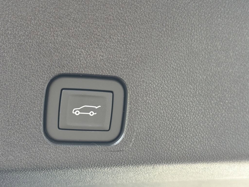 New 2026 Summit White Buick Preferred image 12