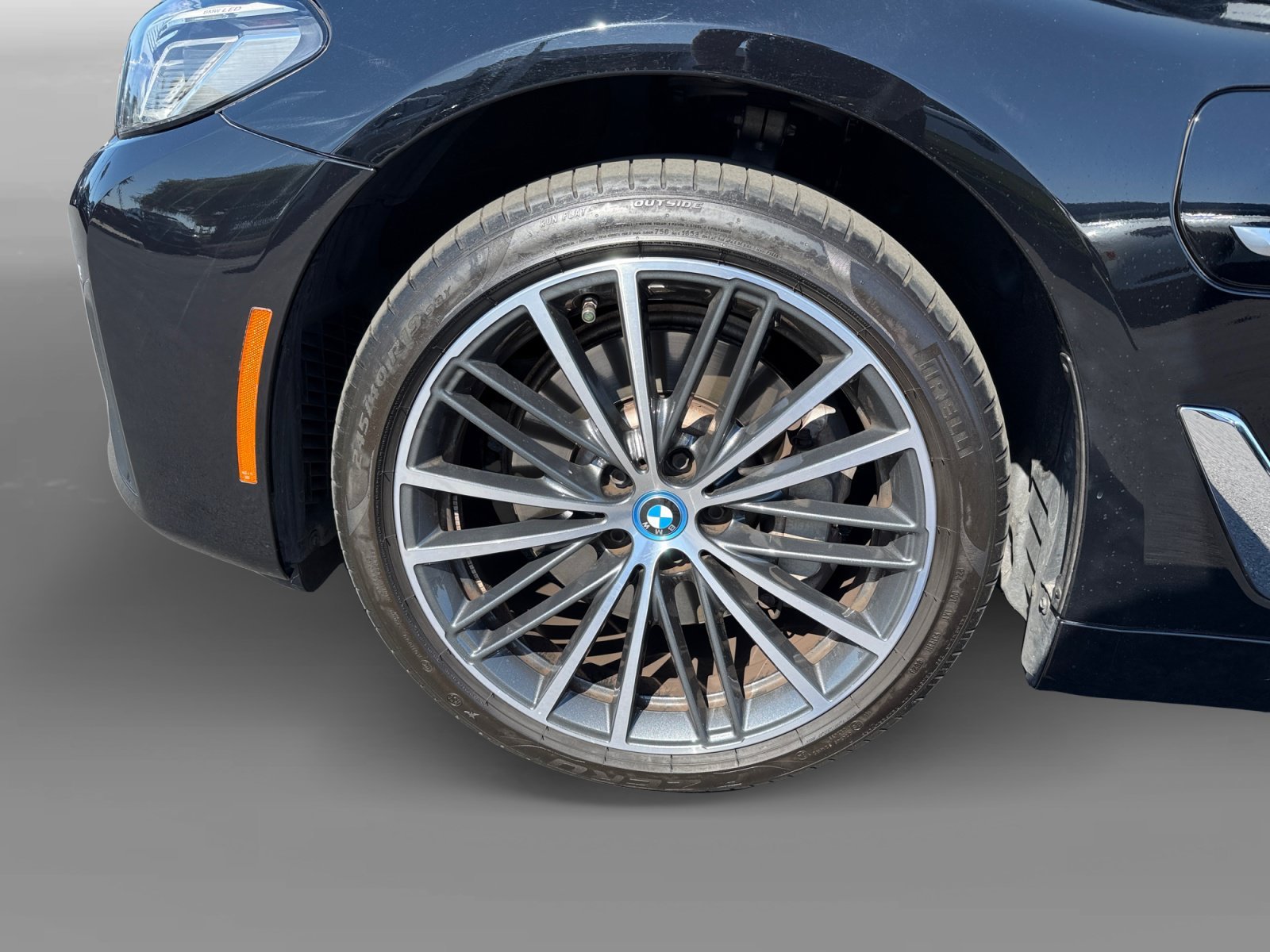 Used 2023 Jet Black BMW 530e iPerformance image 9